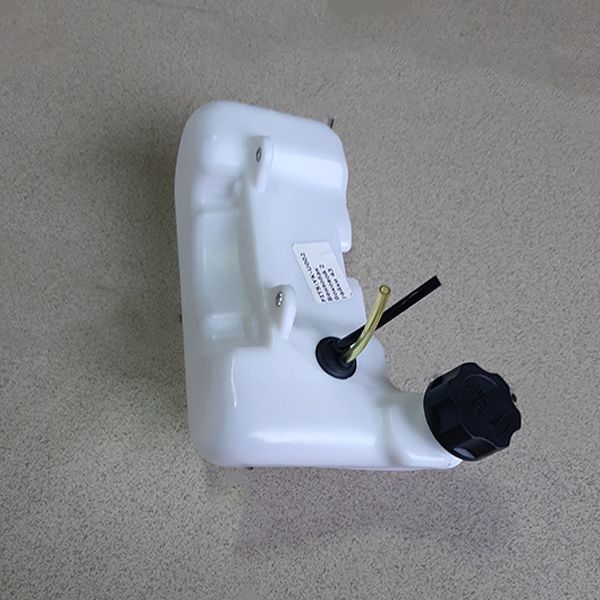 Бак топливный для бензотриммера с боковой горловиной в сборе